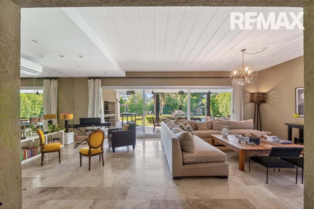 VENTA CASA AYRES DE PILAR