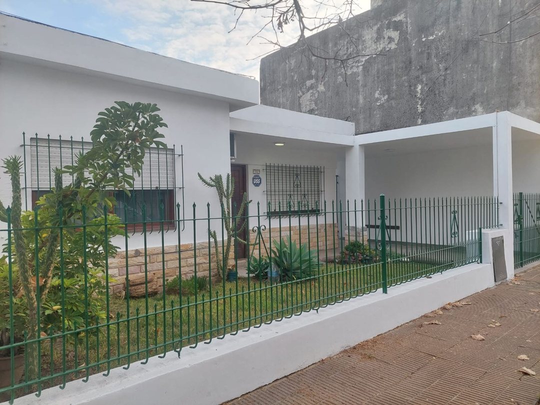 Venta de casa en Hurlingham con terreno de 333m2