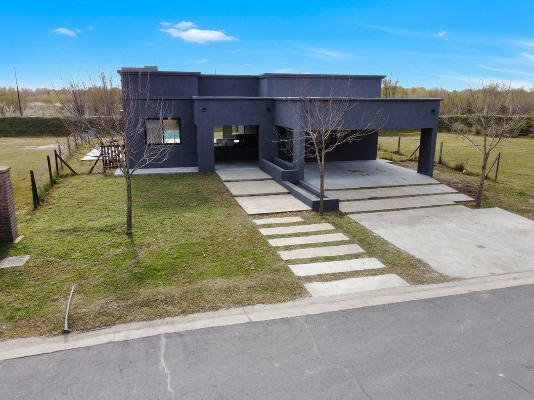 Venta Casa a estrenar 4 amb. Orientacion Norte