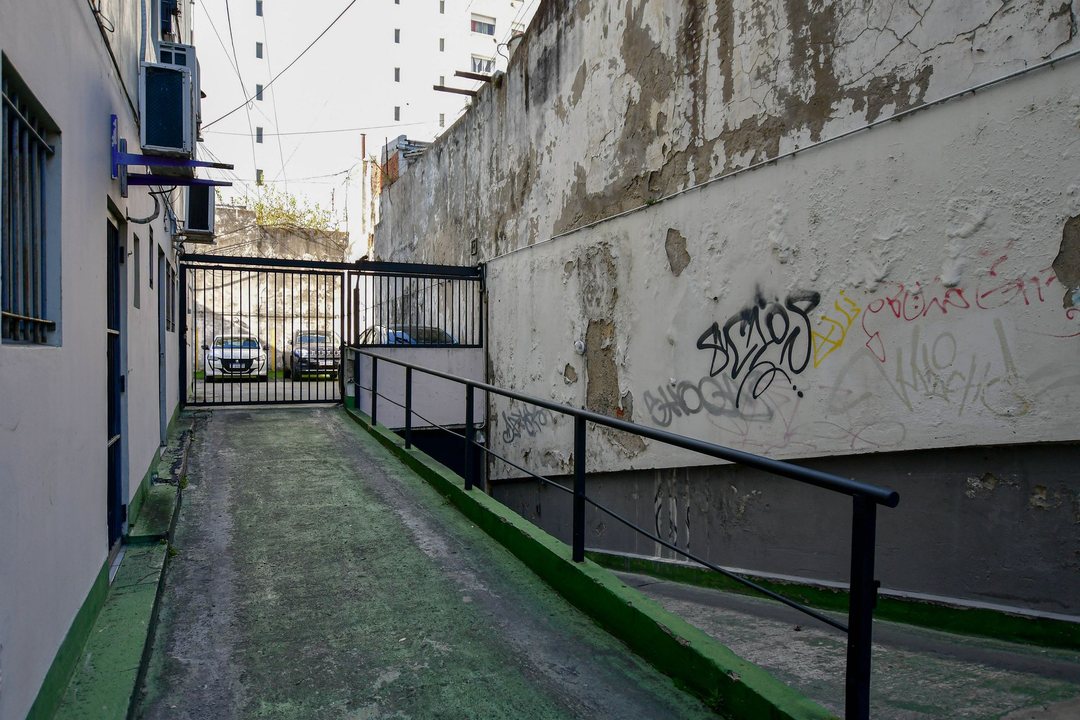 UF de 6 cocheras alquiladas y terraza