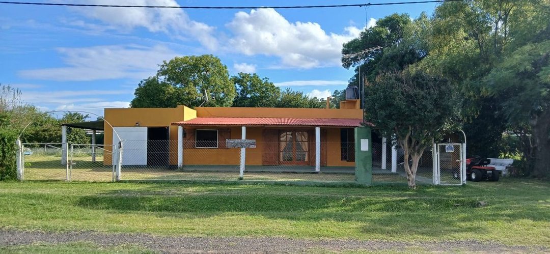 CASA QUINTA EN VENTA EN ROJAS CON PILETA