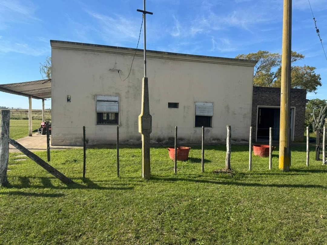 CASA QUINTA EN VENTA EN ROJAS CON PILETA