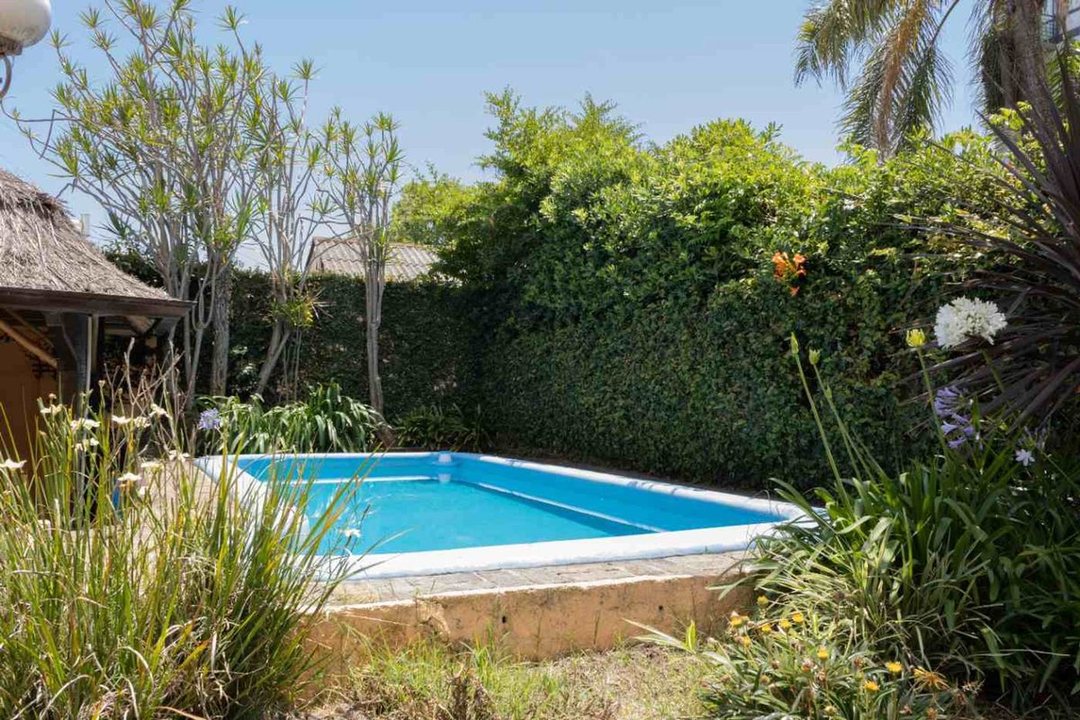 Venta casa en Quilmes con jardín quincho, pileta