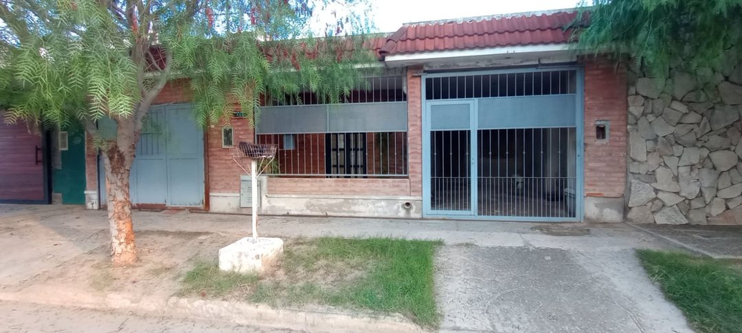 CASA EN CALLE ESTRADA BARRIO RECONQISTA