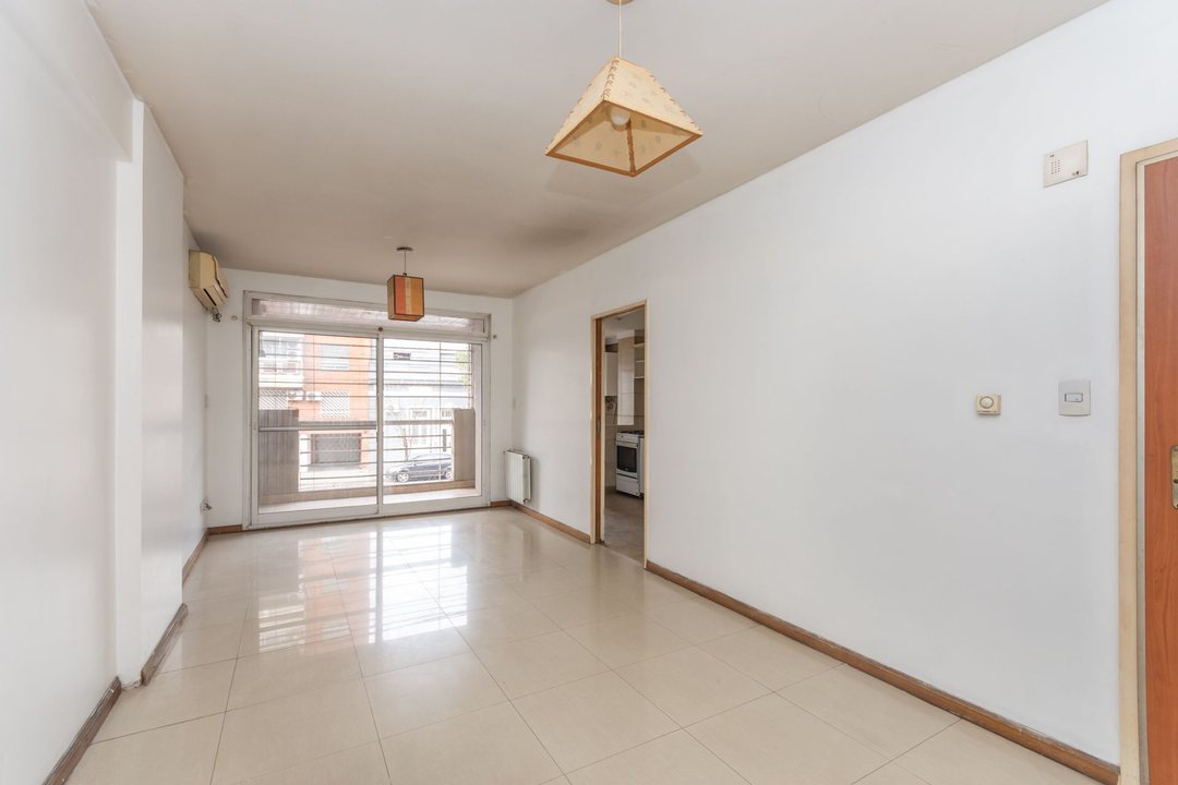 Departamento Venta 4 ambientes con Patio y cochera