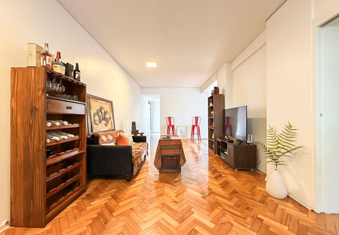 DPTO 6 AMBIENTES VENTA REMODELADO COCHERA CIUDAD