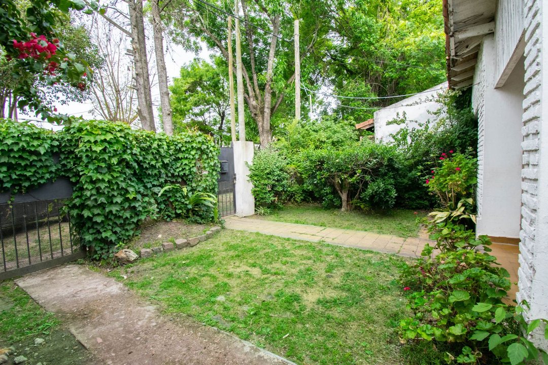 CASAS EN VENTA CITY BELL 2 DORMITORIOS.