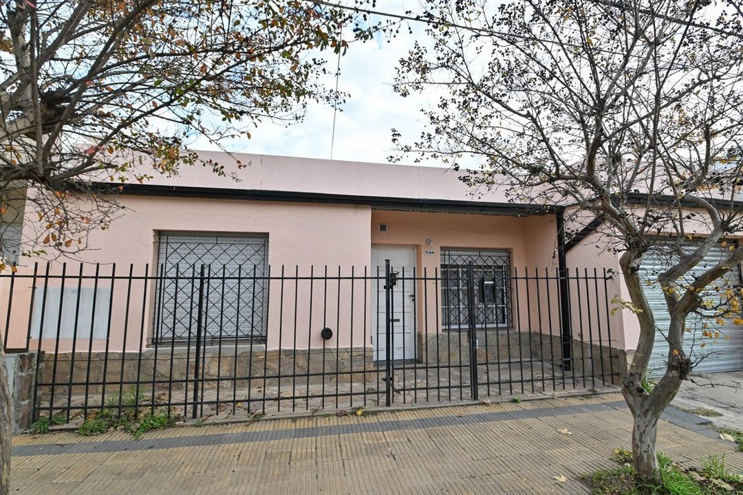 Casa en venta 3 dorm. en macrocentro Venado Tuerto