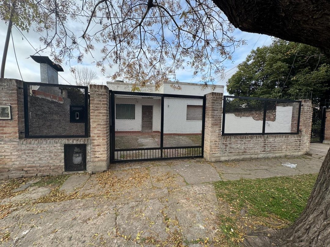 CASA 2 AMBIENTES EN VENTA RAFAEL CALZADA EN BLOQUE