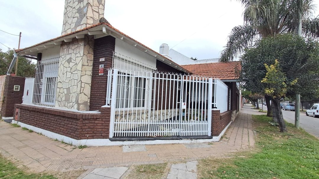 CASA 4 AMBIENTES EN VENTA APTO CRÉDITO LOMAS