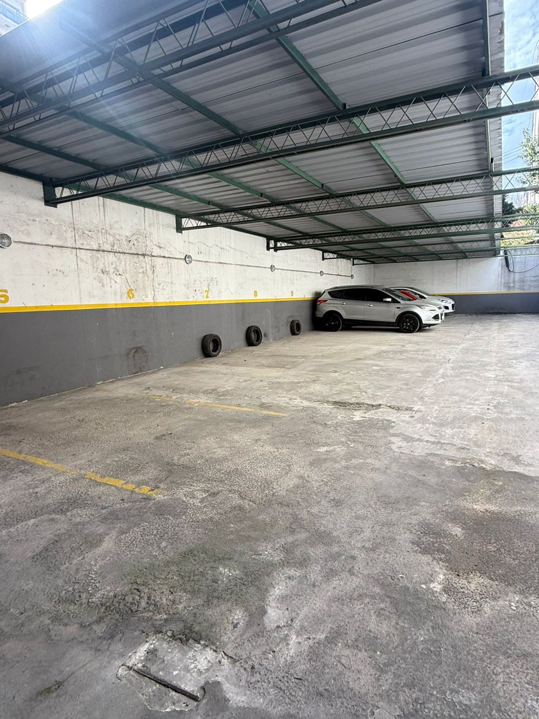 VENTA COCHERA TECHADA FLORESTA