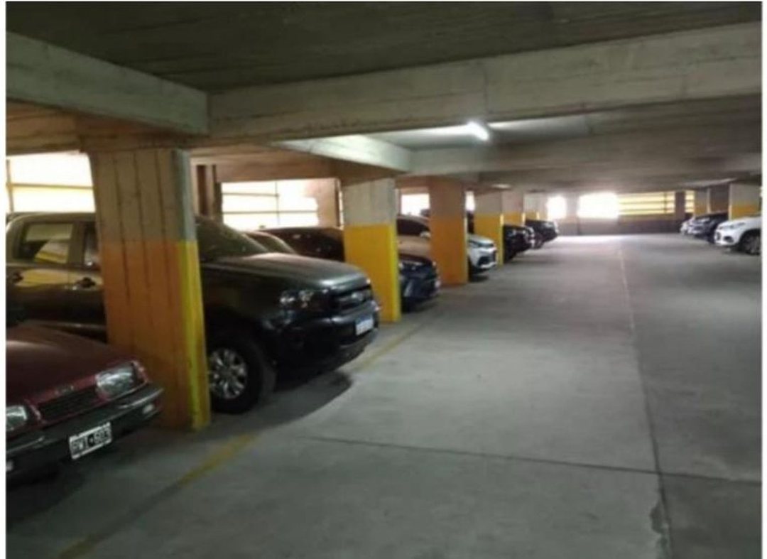 COCHERA EN VENTA! SEGURIDAD 24/7 SOBRE AVENIDA