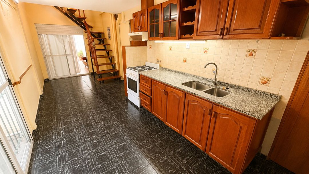 VENTA PH 4 AMB + LOCAL AL FRENTE CASEROS PERMUTA