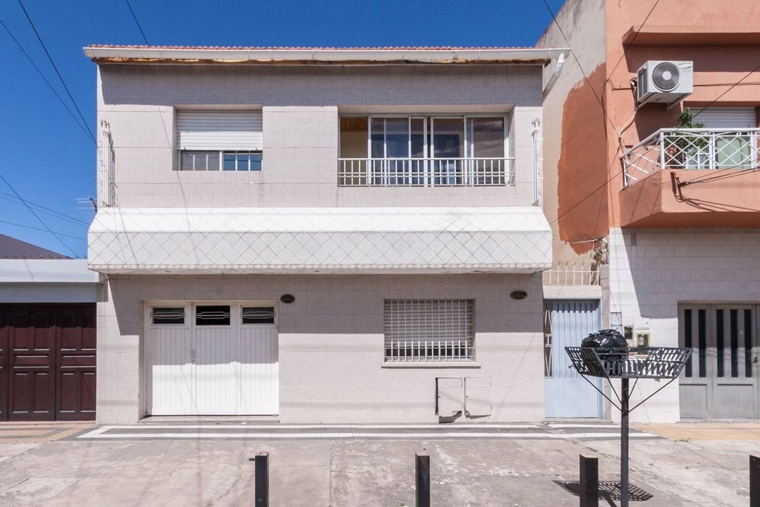VENTA DE 2 CASAS EN  AMPLIO LOTE OPORTUNIDAD