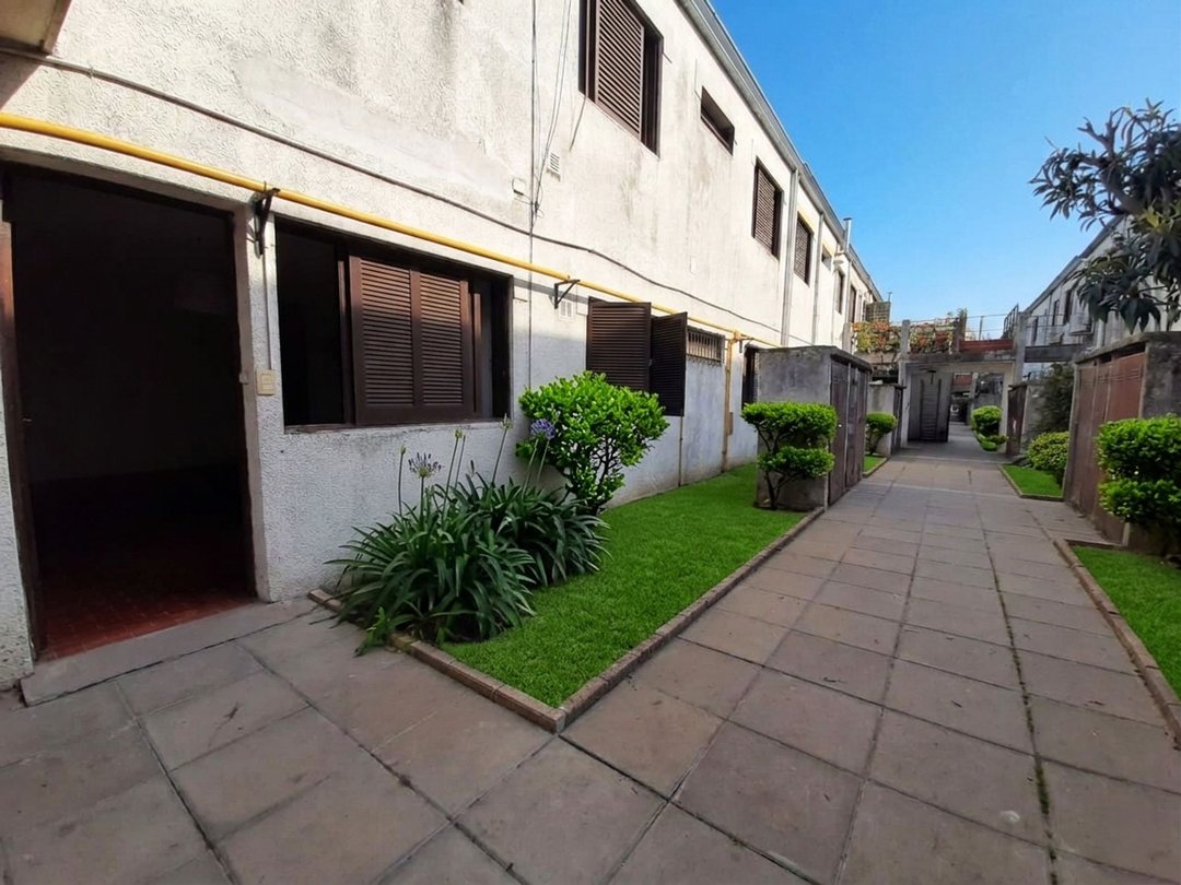 PH 3 AMB. VENTA EN LA PLATA CON PATIO Y PARRILLA