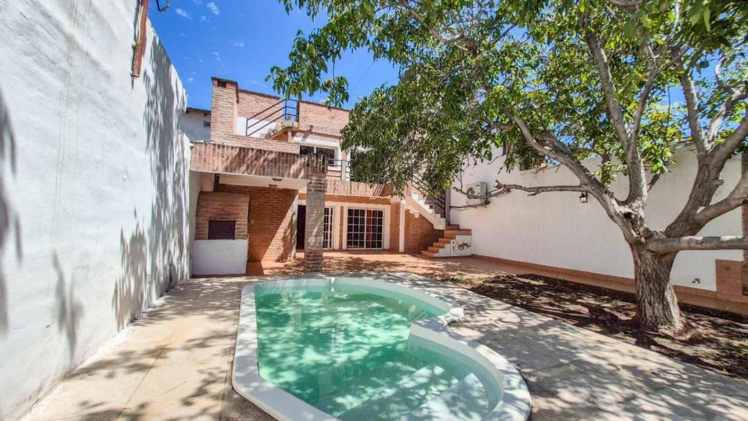 VENDO CASA 3 DORM. C/PILETA Bº CRISOL