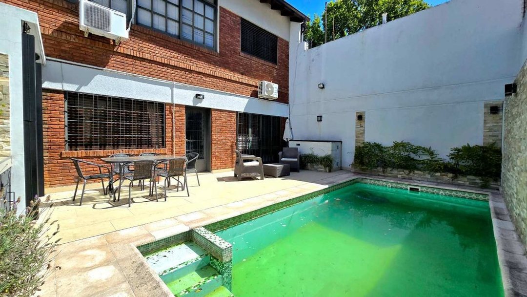 Vta de Casa 5 Amb con cochera y pileta Villa Maipú