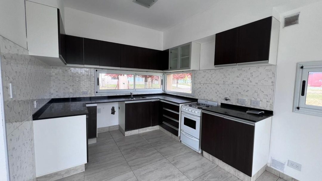 CASA EN BARRIO CERRADO CASUARINAS IBARLUCEA