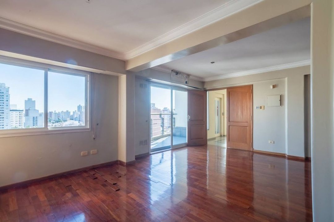 VENTA  PISO 3 DORM.  B° CONSTITUYENTES CON COCHERA