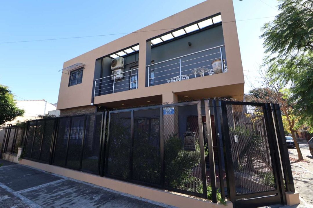 VENTA CASA 5 AMB COCHERA CASTELAR APTO CREDITO