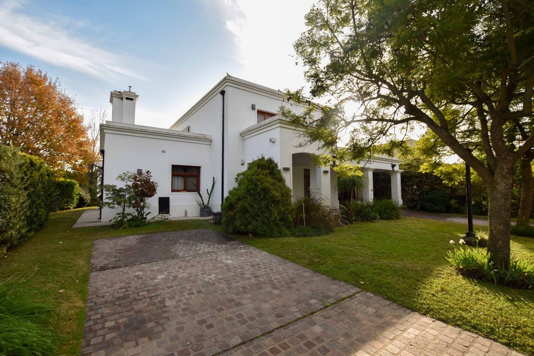 VENTA. CASA 3 DORMITORIOS COUNTRY LA BAHIA.