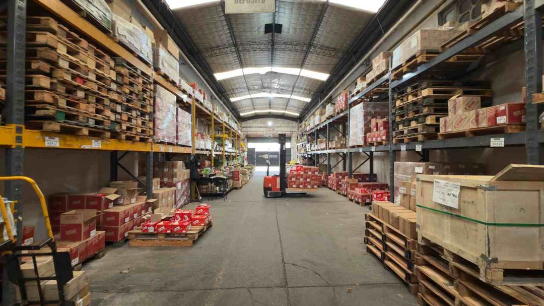 VENTA INDUSTRIAL GALPONES 2000M C/OFICINAS.CASEROS