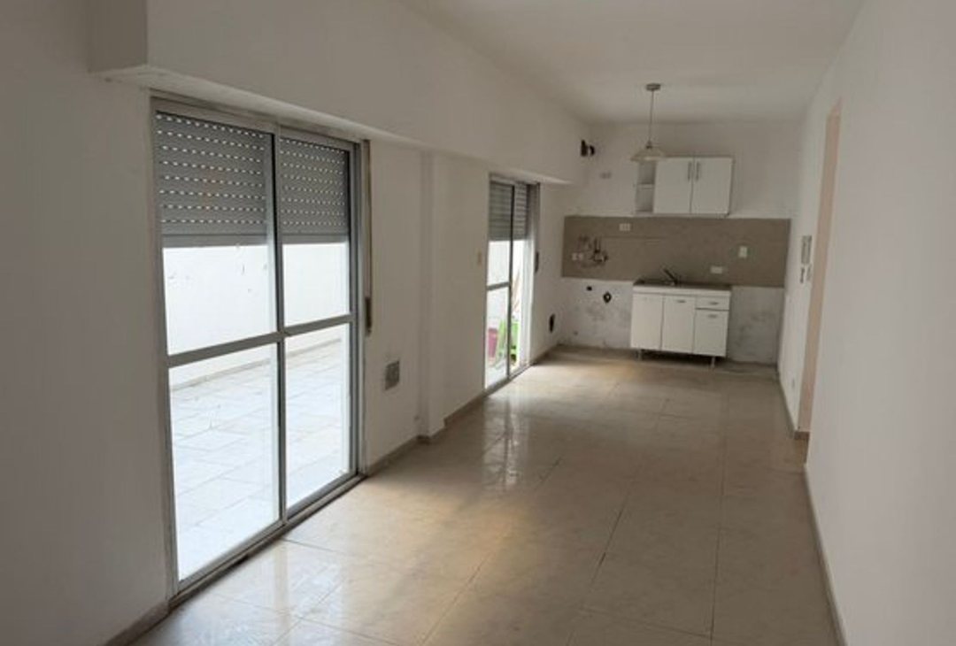DEPARTAMENTO VENTA 2 AMBIENTES P.B. PATIO COCHERA