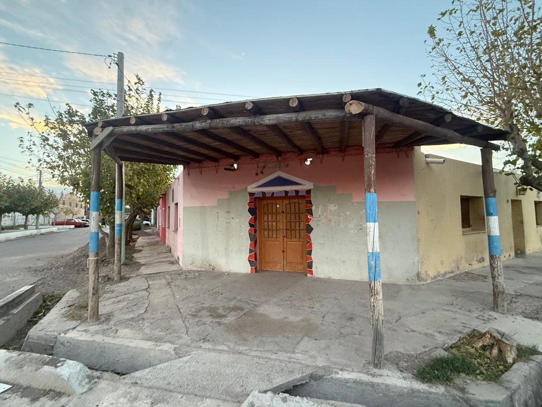 CASA ESQUINA + 2 DPTOS CERCA FACULTAD DE SOCIALES