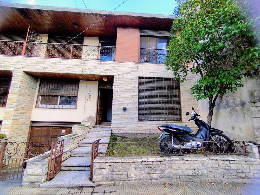 CASA 5 AMB VENTA MARTINEZ CON JARDIN COCHERA DOBLE