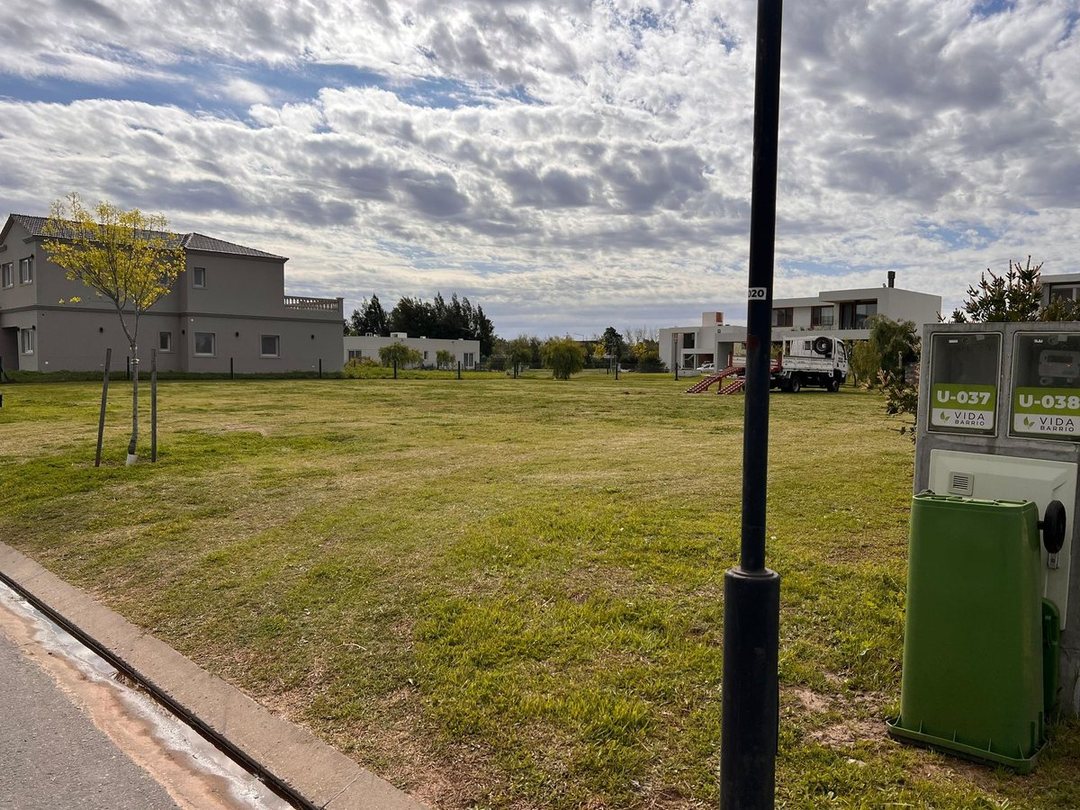 TERRENO EN VENTA 800 M2 VIDA BARRIO CERRADO