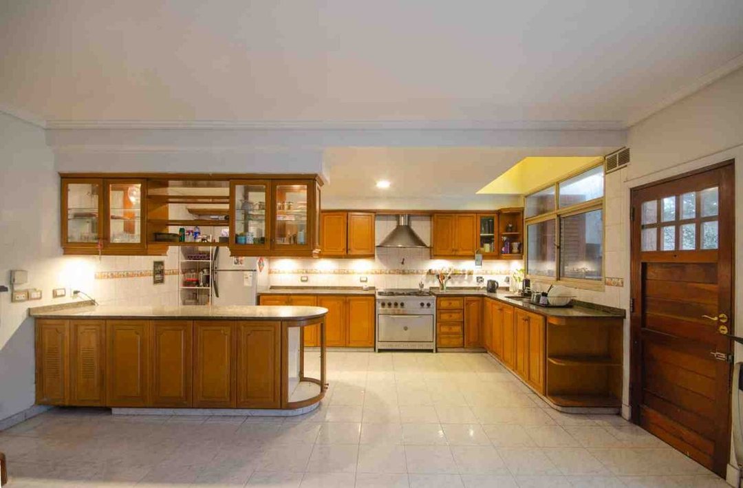 CASA EN VENTA  755m² LOTE QUILMES OESTE