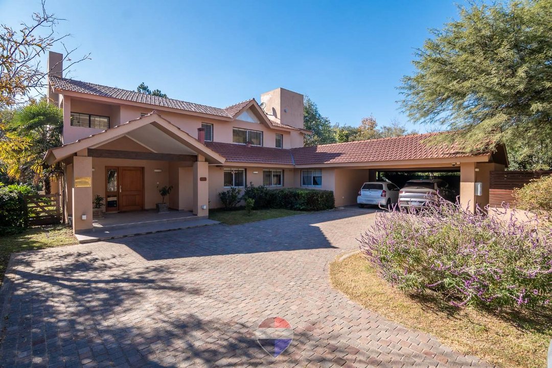 VENTA CASA EN COUNTRY LA ARBOLEDA CÓRDOBA