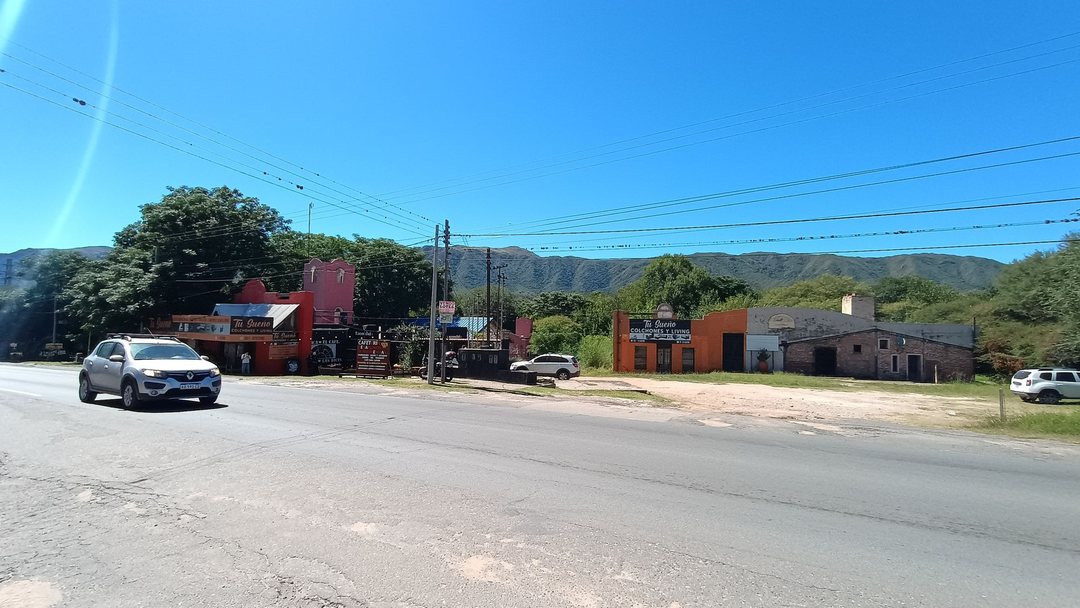 VENTA CASA 2DOR+LOCALES+DEPOSITOS,BIALET MASSE,CBA
