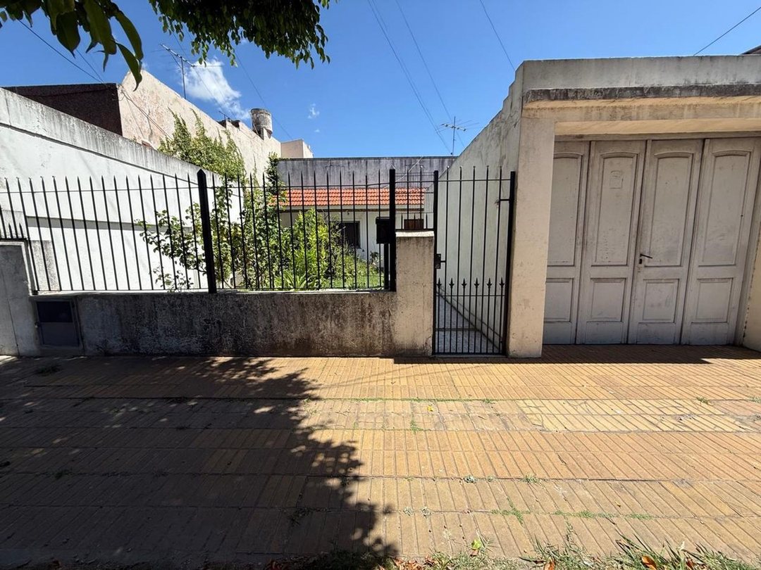 VENTA CASA 3 AMBIENTES VALENTIN A. APTO CREDITO