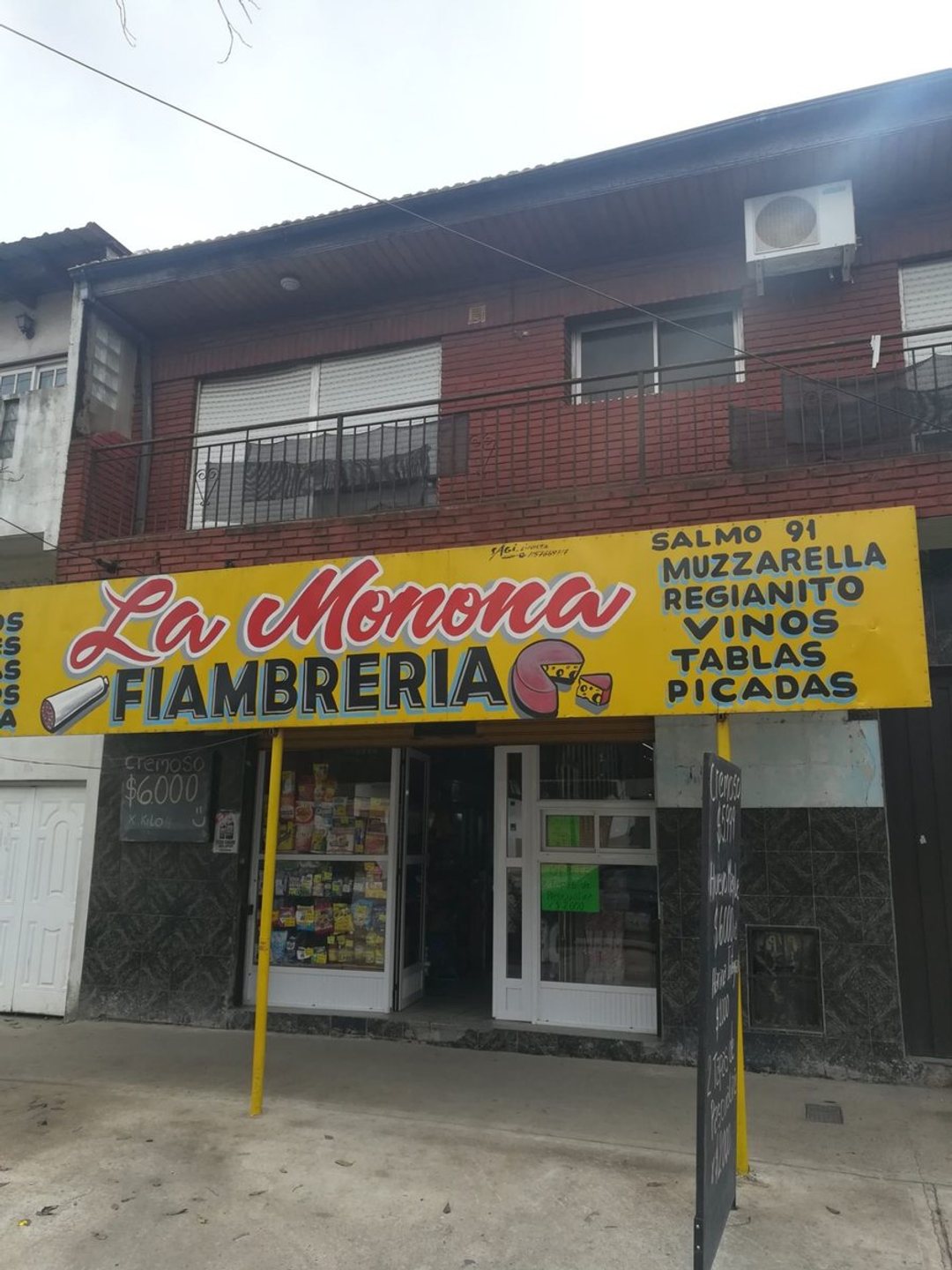 VENTA CASA 4 AMB CON LOCAL COMERCIAL SOLANO