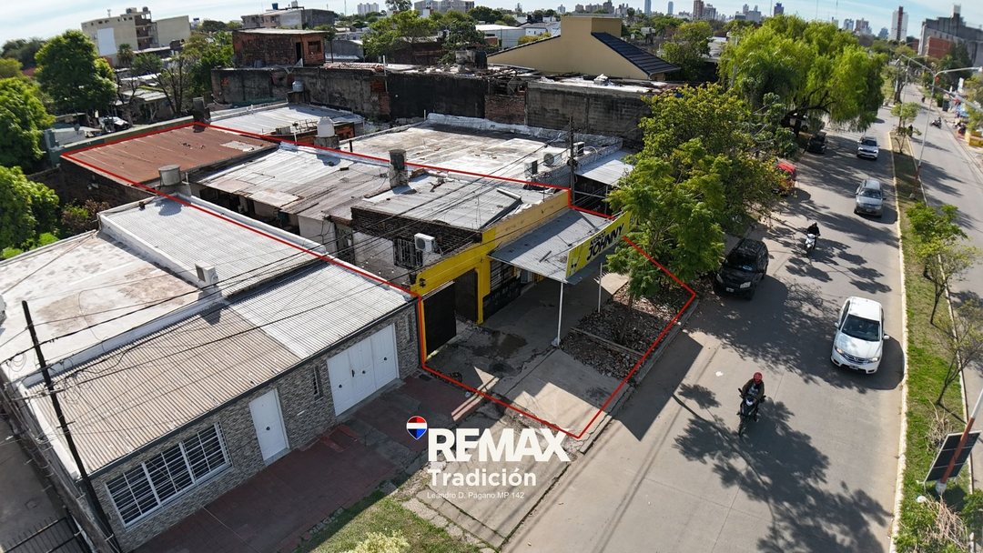 Casa c/ local comercial en Venta sobre Av. Alberdi