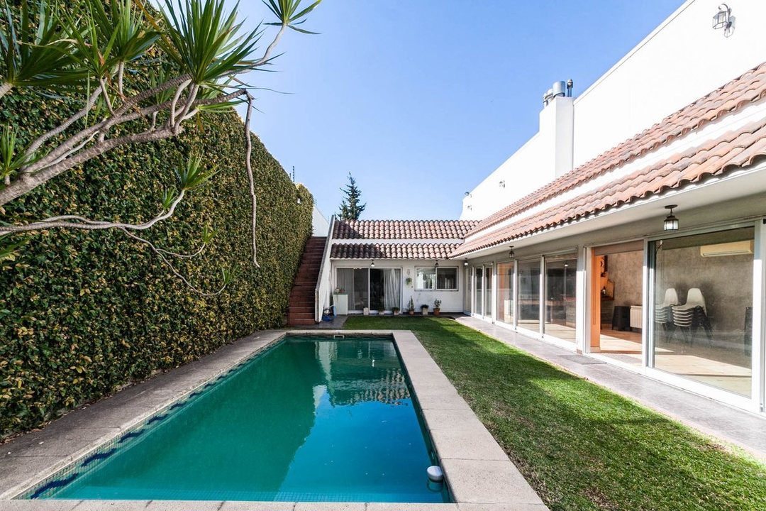 VENTA  CASA CON PISCINA+2 DPTOS+LOCAL LANUS CENTRO