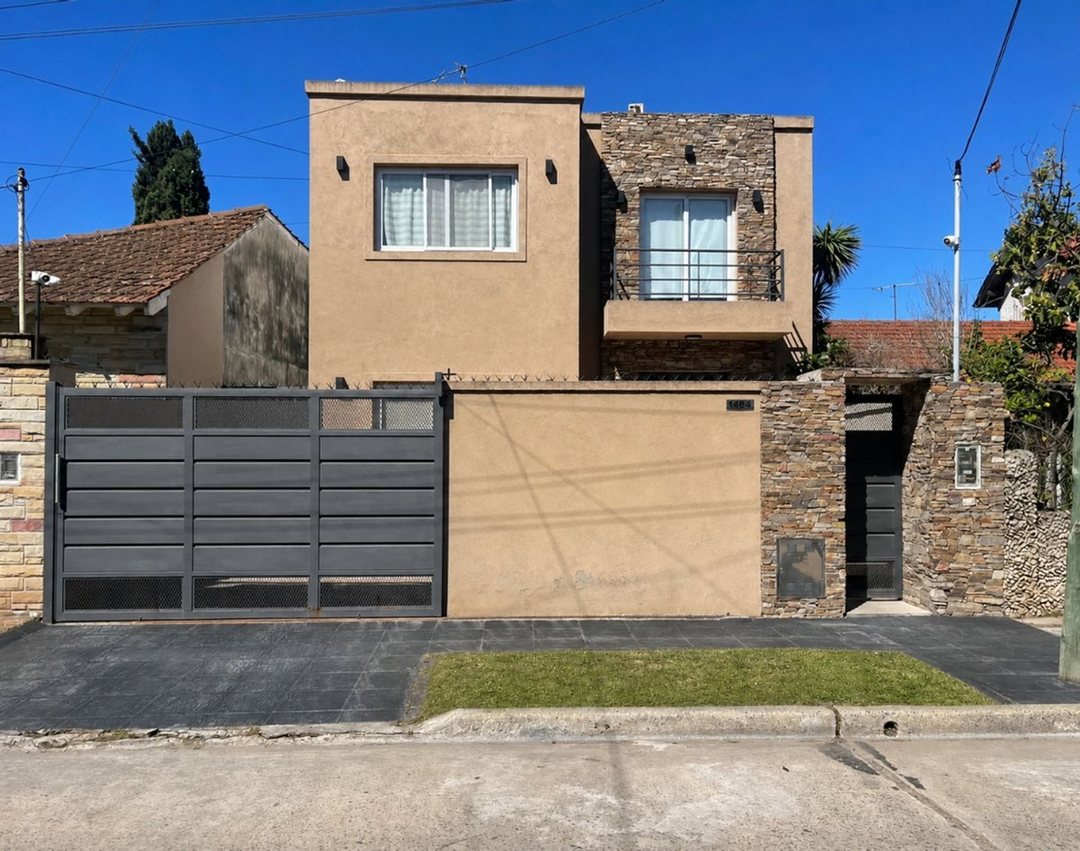 VENTA CASA 5 AMB C/ PARQUE Y PISCINA - HURLINGHAM