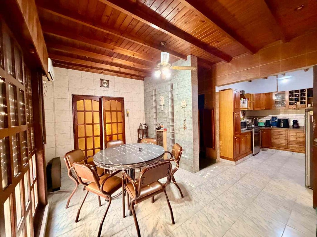 VTA.CASA 5 AMB C/2 COCHERAS,PILETA,QUINCHO V.LYNCH