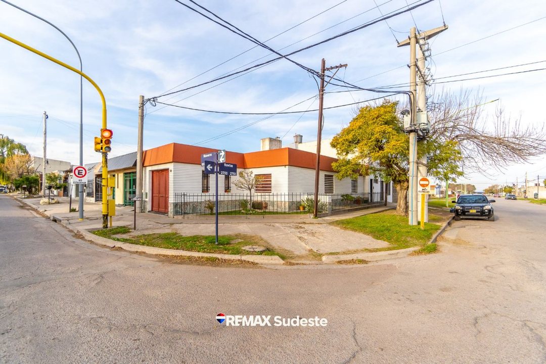 VENTA CASA MAS LOCAL EN MISIONEROS Y NEWTON