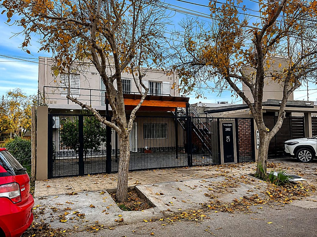 CASA MAS 2 DEPTOS.  B° 23 DE OCTUBRE. RIVADAVIA