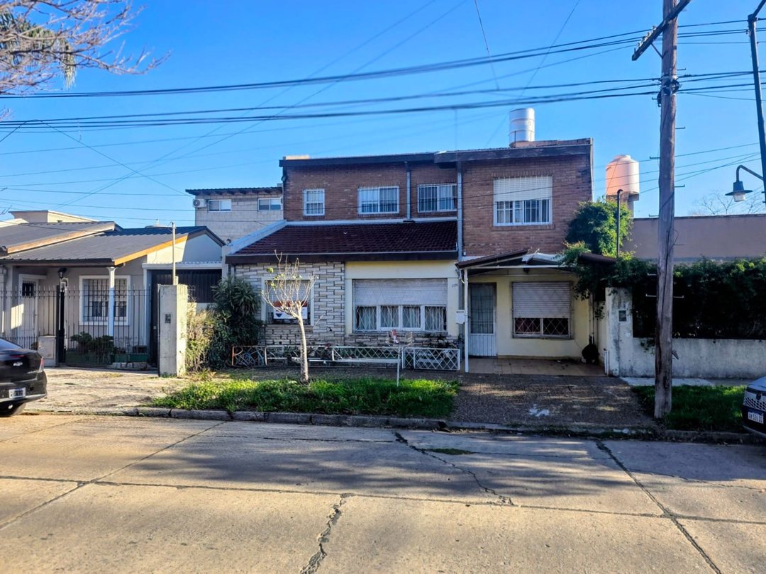 VENTA 2 CASAS MISMO LOTE  APTA CREDITO JARDIN