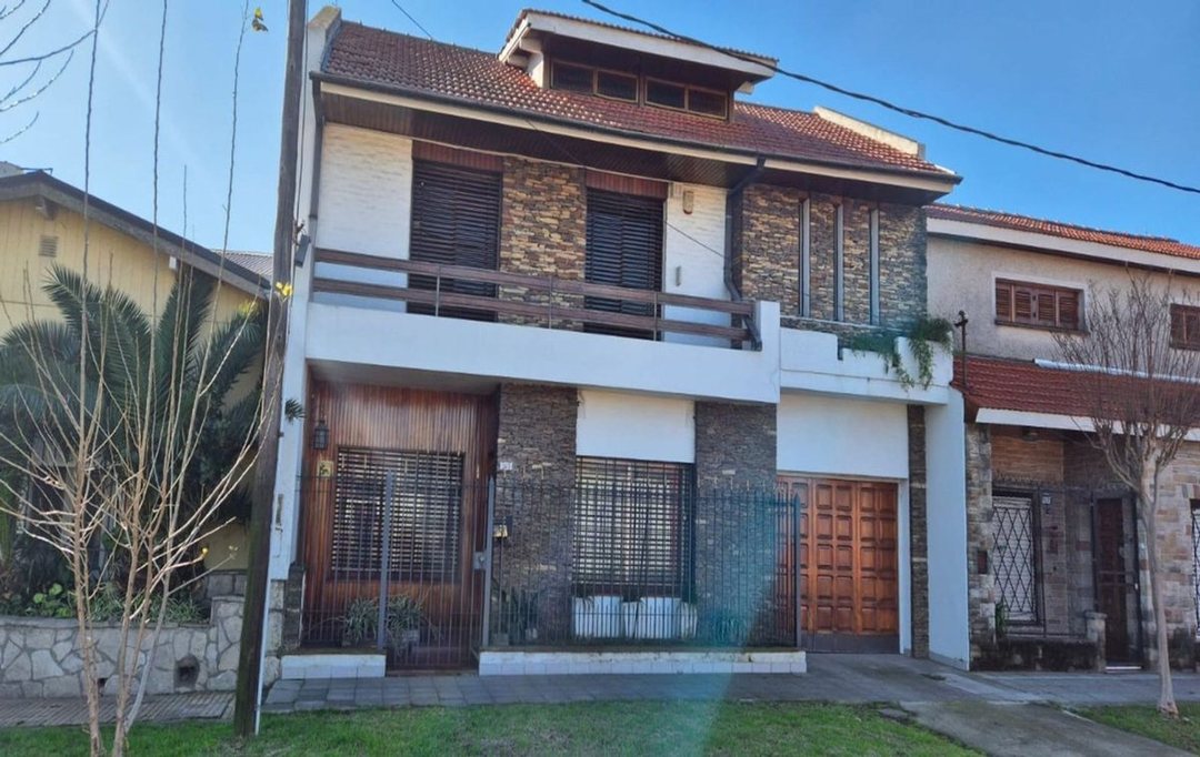 VENTA CASA EN LANUS 5 AMB. OPORTUNIDAD