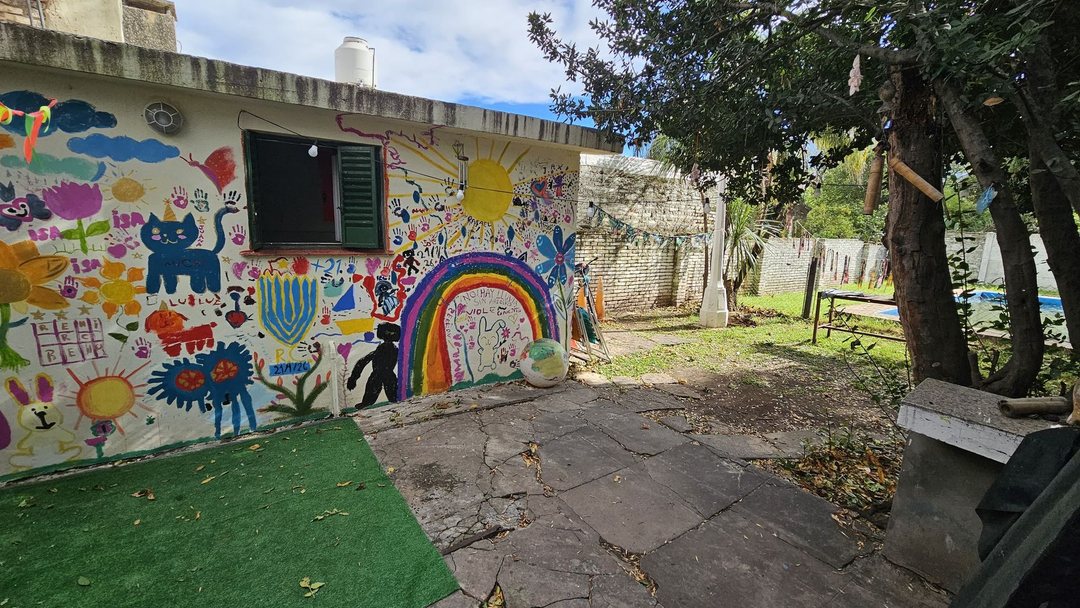 CASA UN DORMITORIO JARDIN Y PILETA EN VENTA FUNES