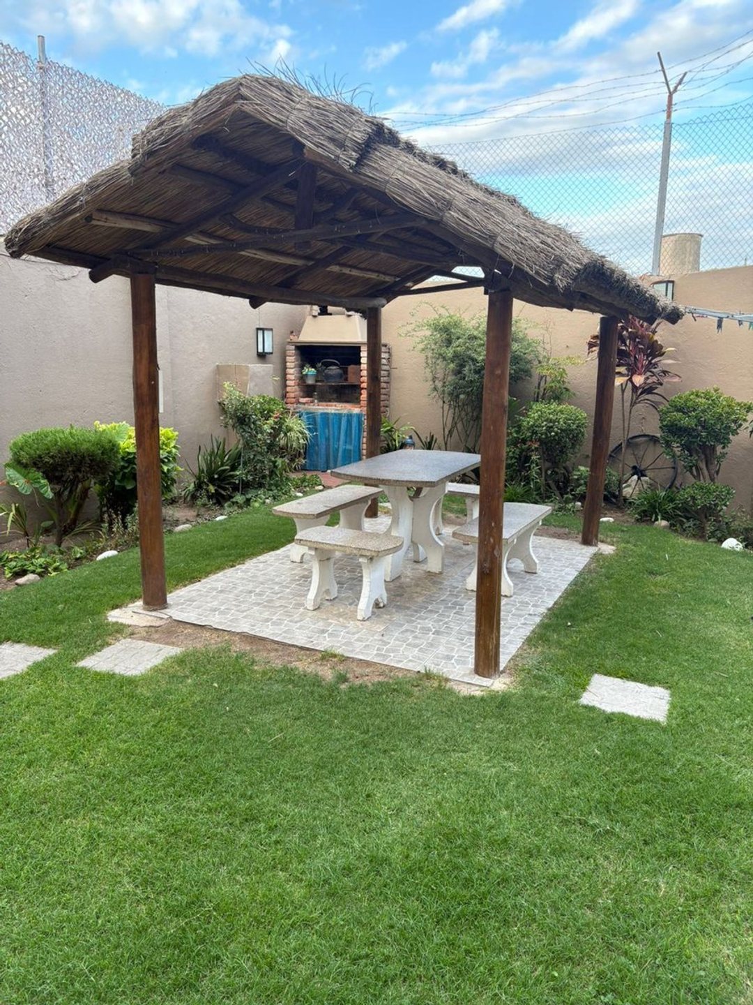 VENTA CASA 3 DORMITORIOS B° COLON