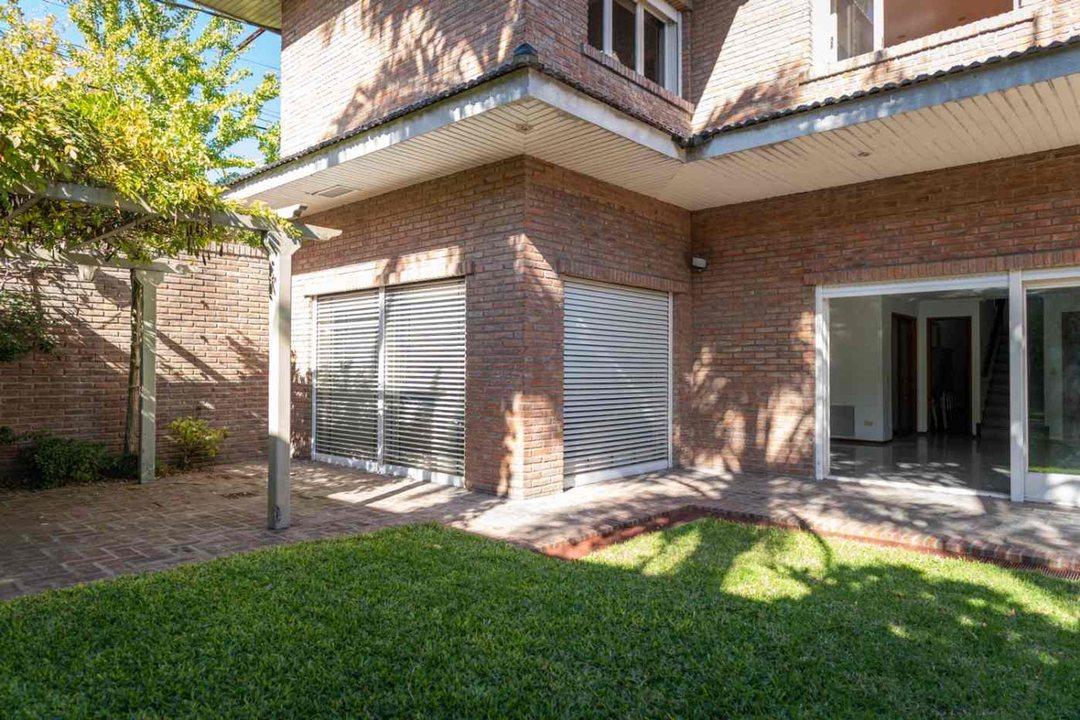 CASA EN VENTA LA PLATA