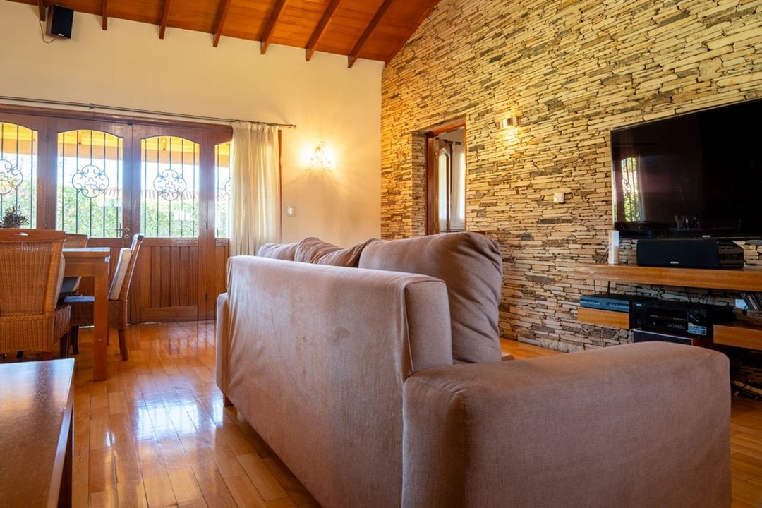 VENTA CASA 4 AMB. PILETA COCH./PARRILA APTA CRED.
