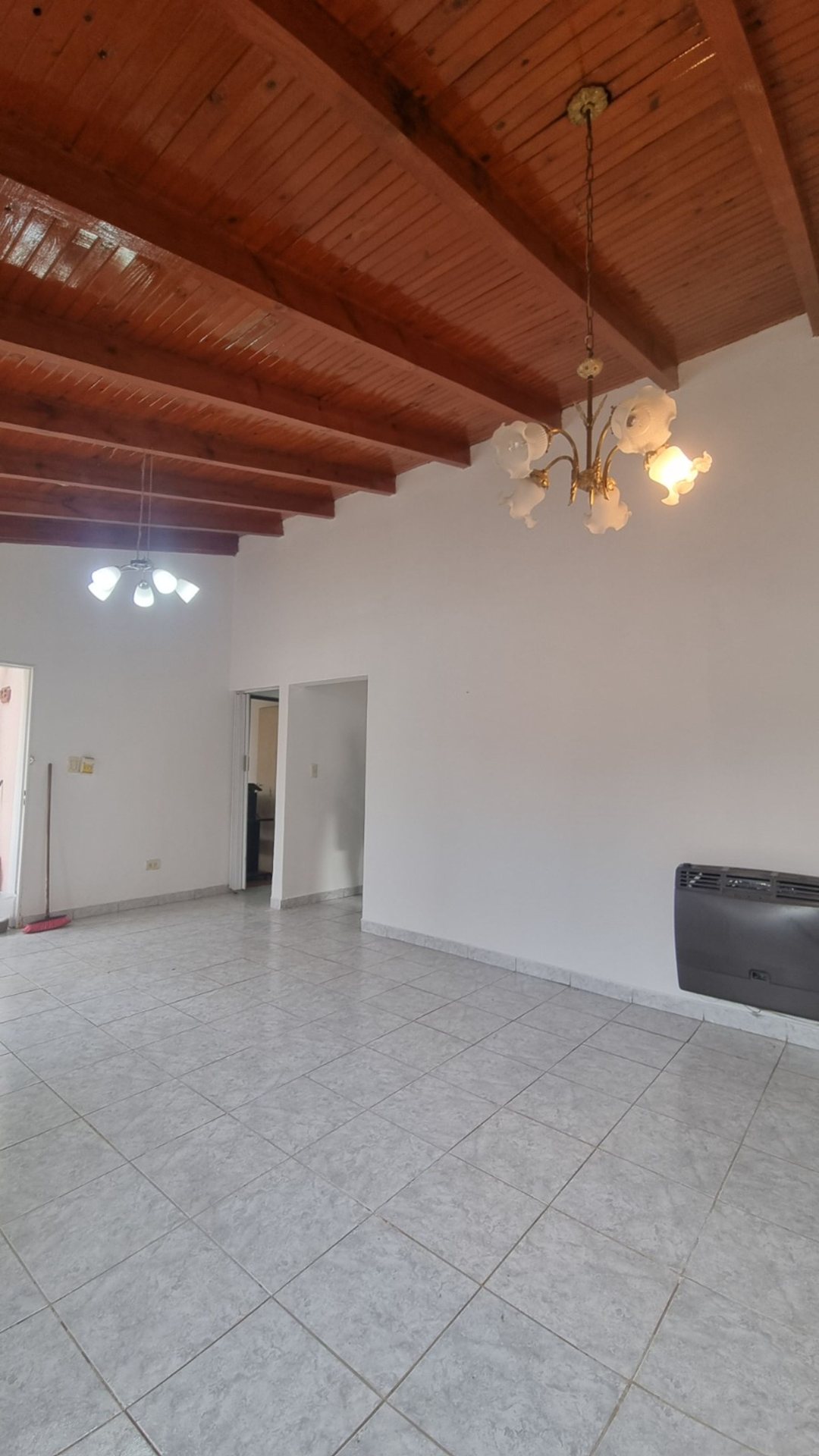 ALQUILER DE CASA DE 4 DORMITORIOS EN CERVANTES