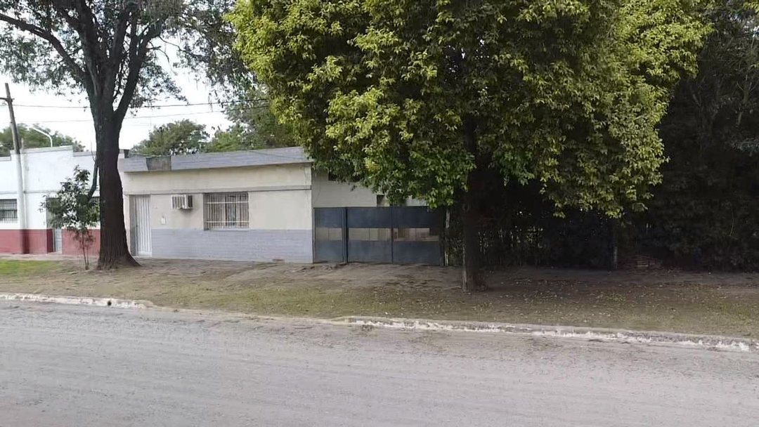 VENTA/TERRENO CON OFICINA A REFACCIONAR/LEHMANN