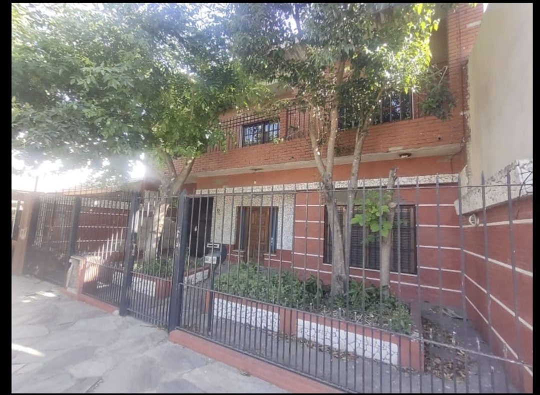 CASA EN VENTA 4 AMBIENTES COCHERA LOMAS DE ZAMORA